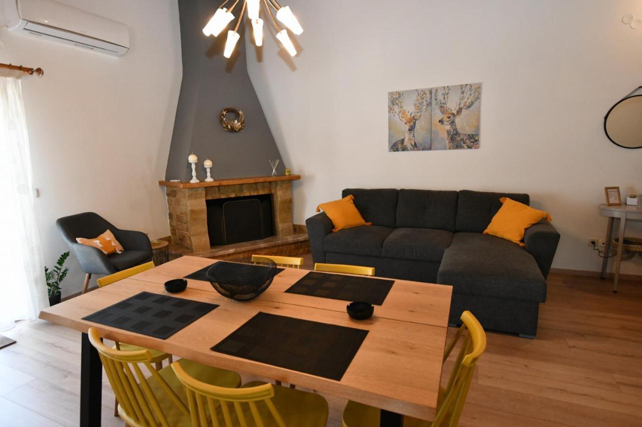 Downtown Loft Apartment Aigio Exterior photo