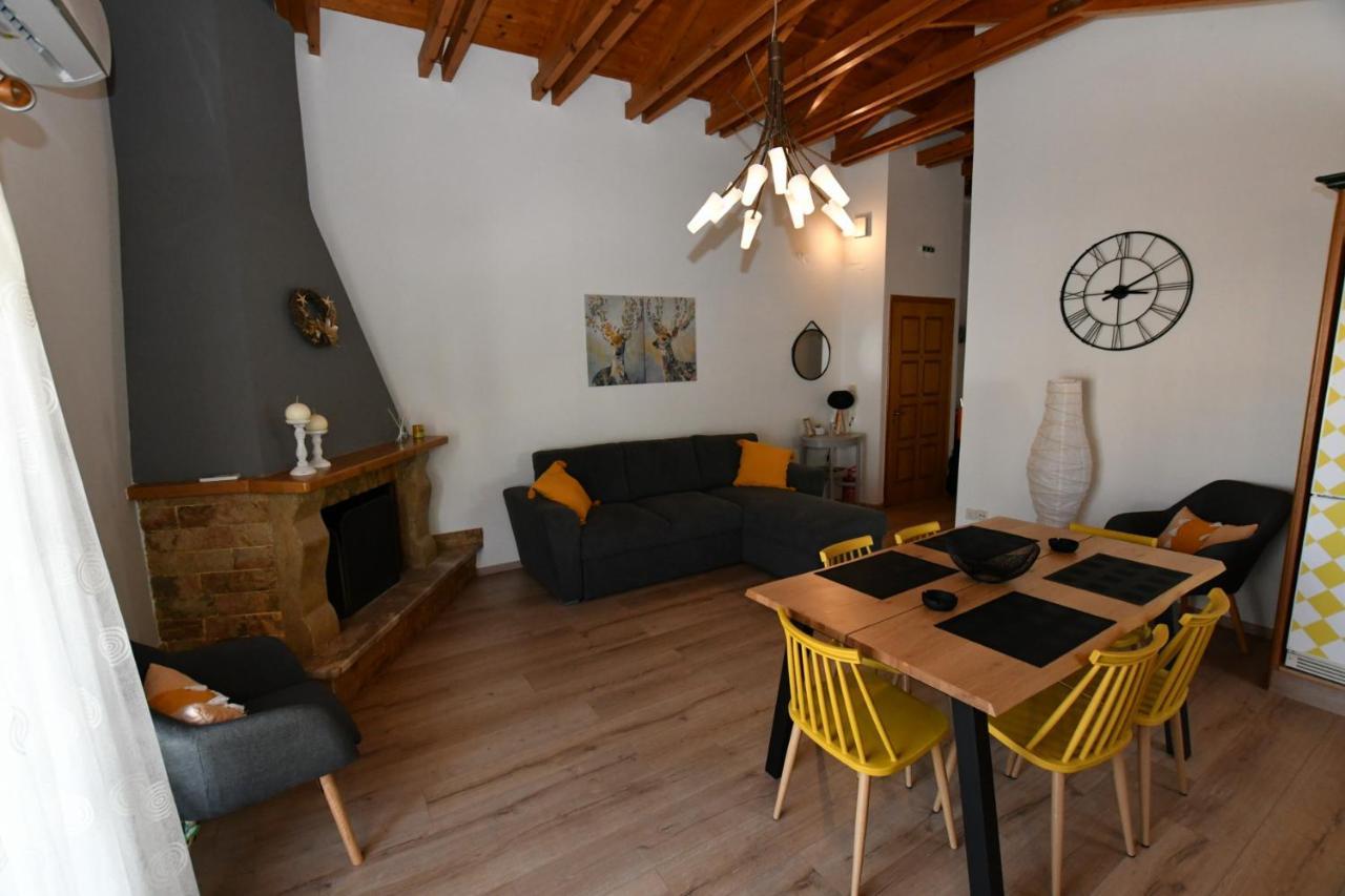 Downtown Loft Apartment Aigio Exterior photo