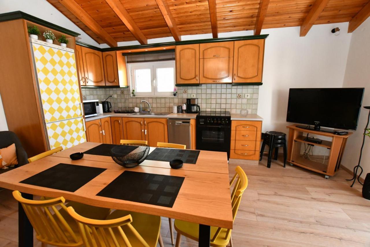 Downtown Loft Apartment Aigio Exterior photo