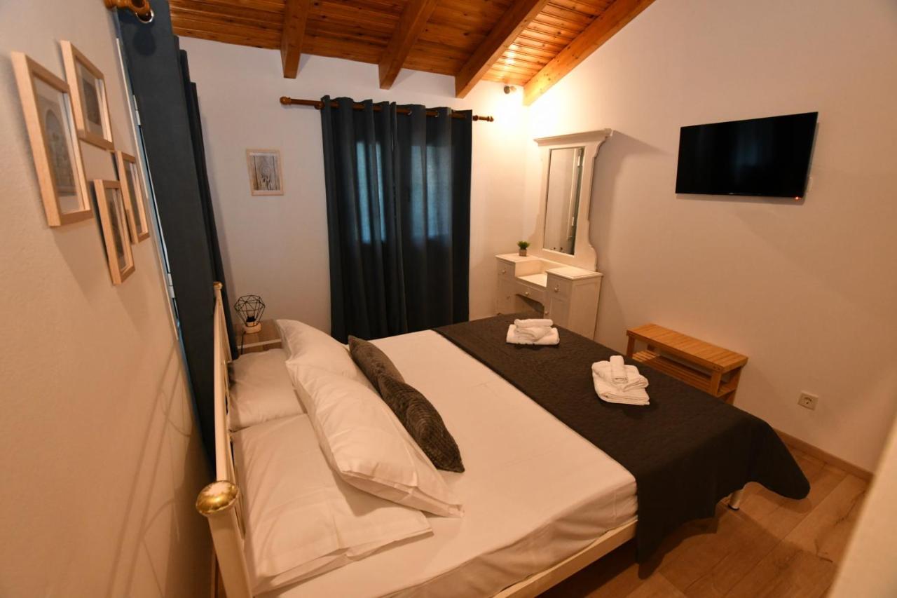 Downtown Loft Apartment Aigio Exterior photo